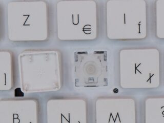 Acer Aspire 5830 laptop billentyűzet gomb V121702GK1 PK130HJ1C15