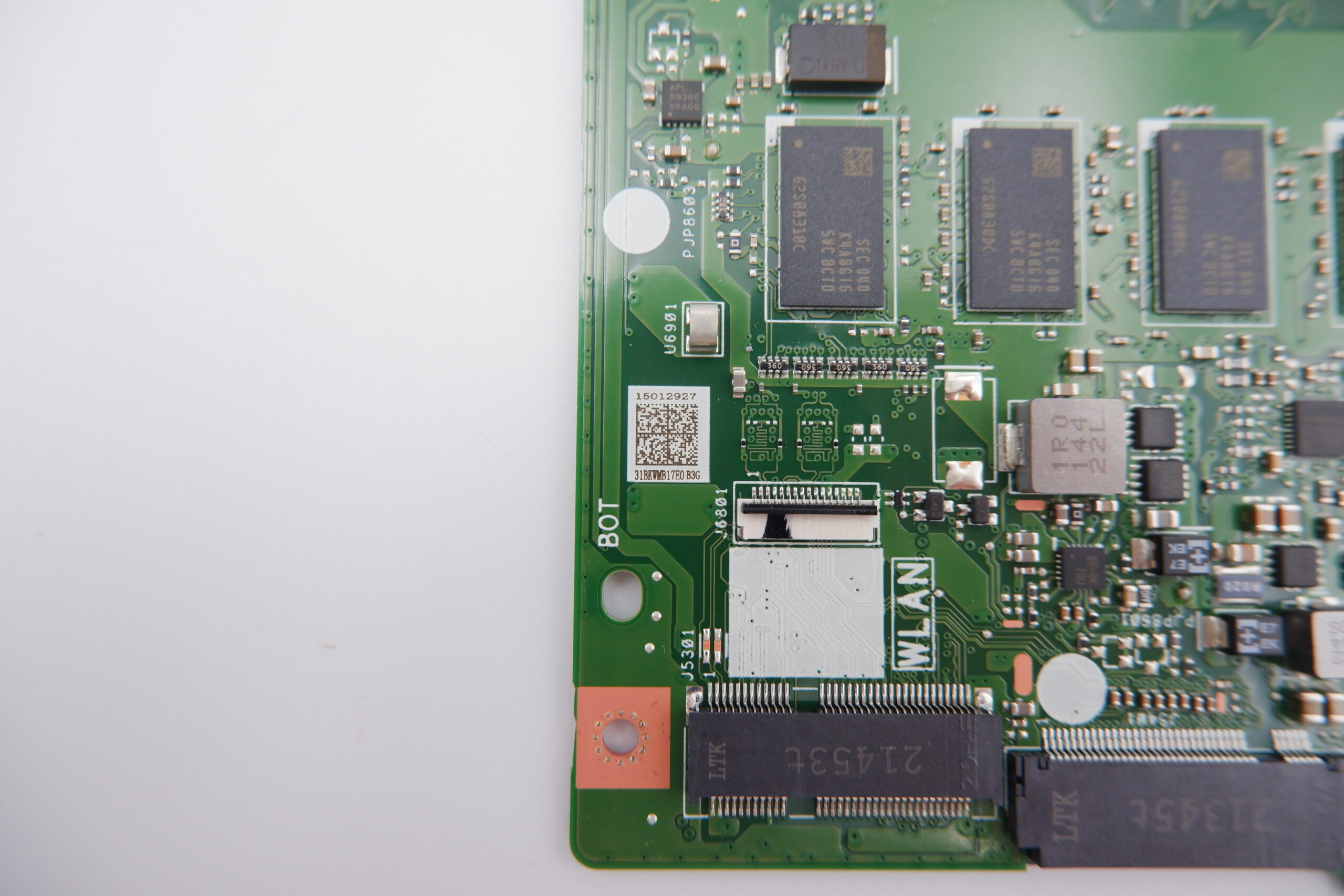 ASUS E510MA laptop alaplap 4GB RAM 128GB SSD - Image 2