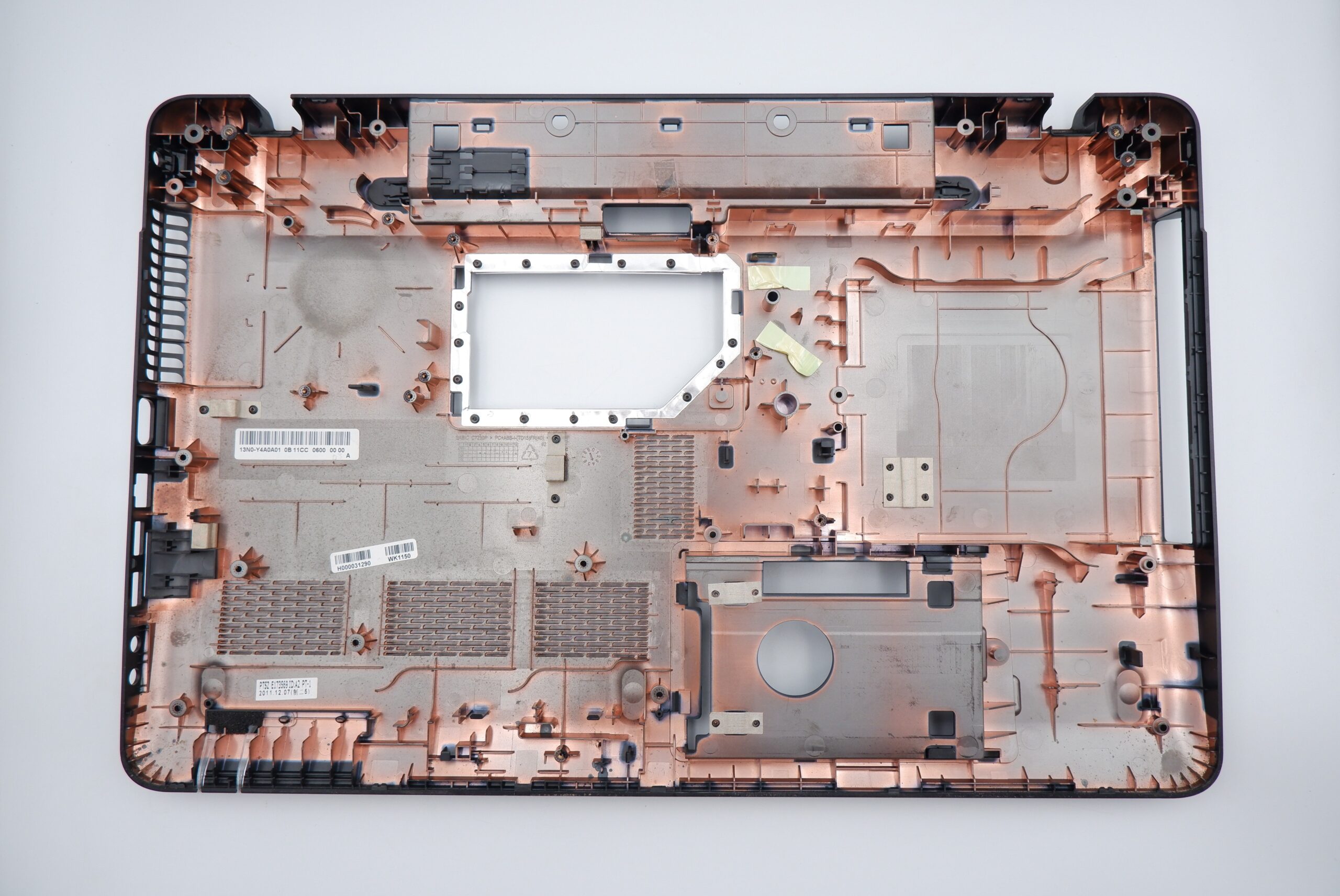 Toshiba Satellite C670D laptop alsó ház 13N0-Y4A0A01